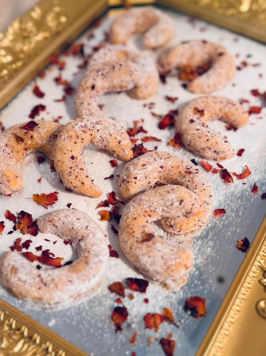 Safran - Vanillekipferl mit Rosenpuder | Luxus in Kipferlform