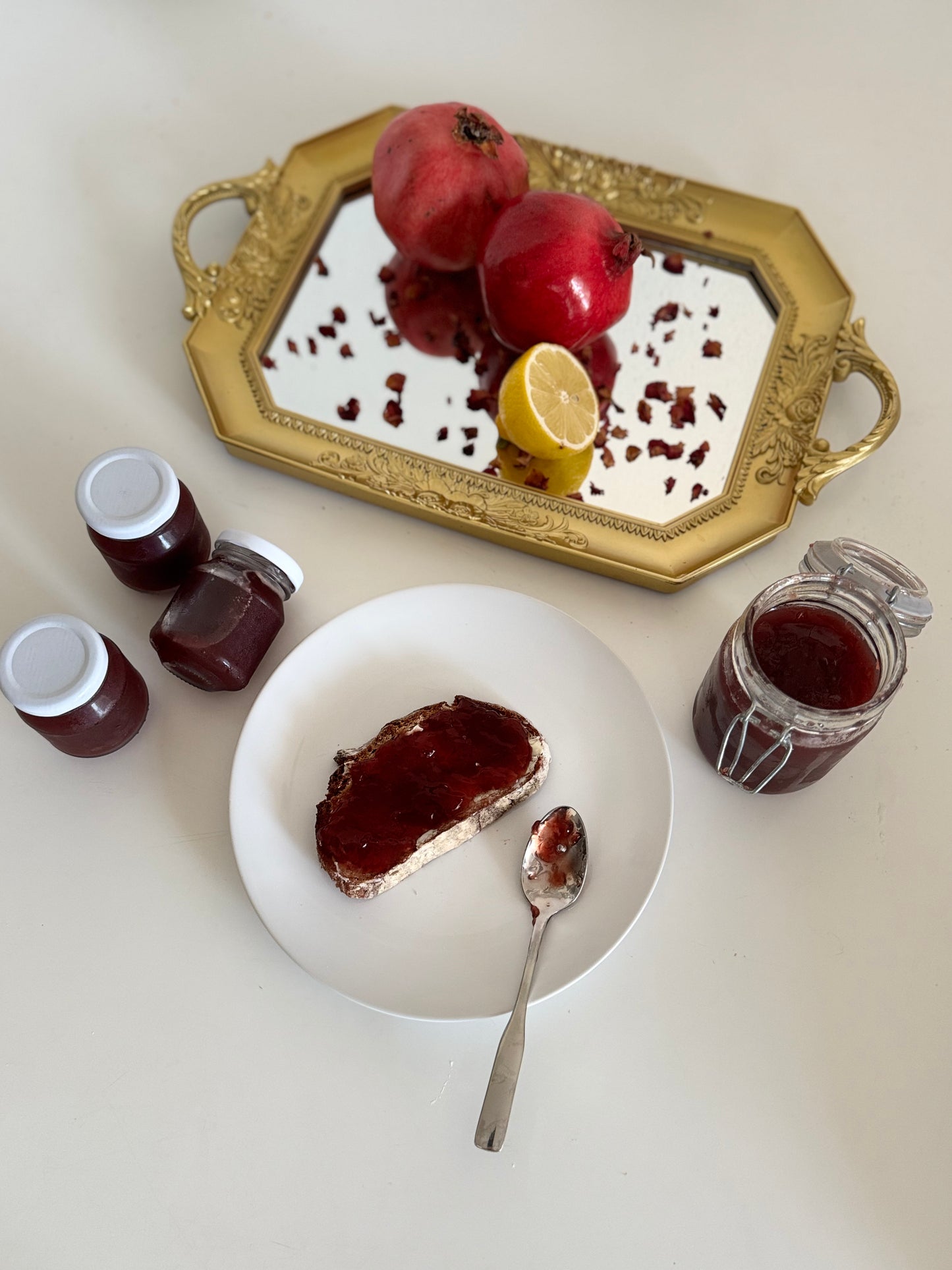 Granatapfel-Rosen-Marmelade | Frucht trifft Blüte